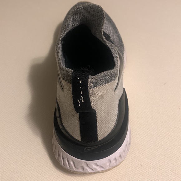 Nike Epic React Flyknit 2 Women’s Running Shoe - Picture 3 of 9